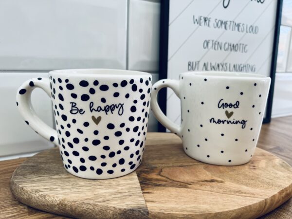 Be happy spotty mug